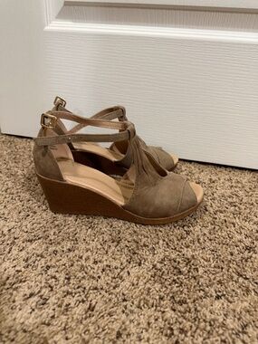 Women’s size 7 wedges